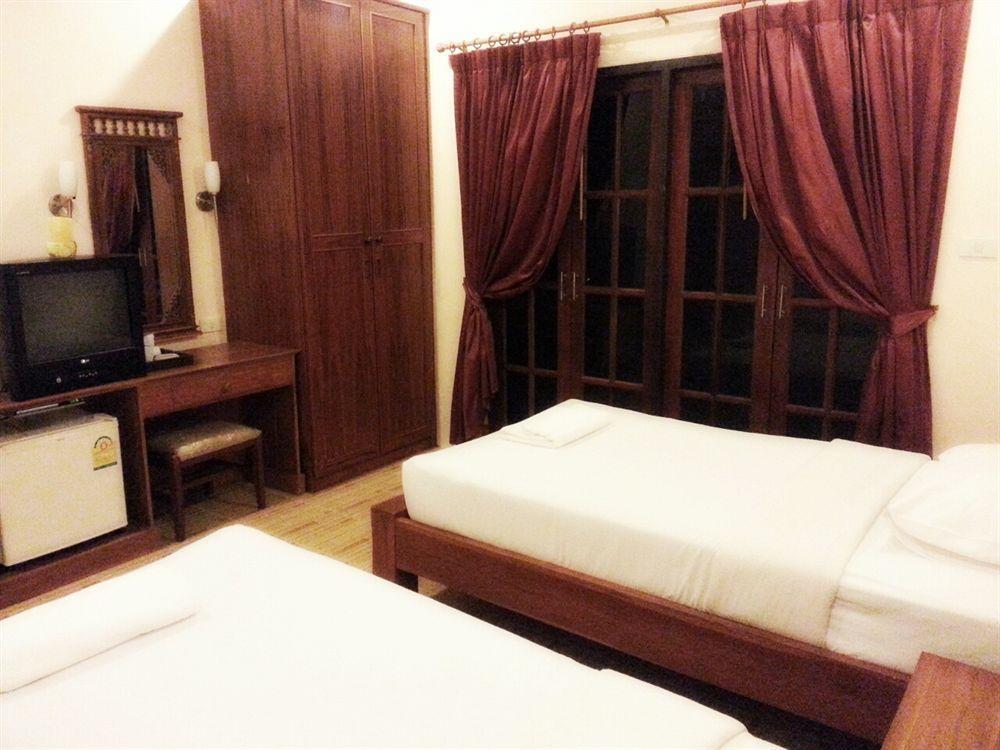Chandee Hotel 2*