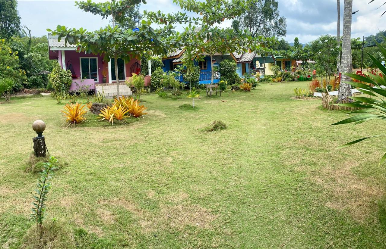 Lee Red House Resort Ban Lak Uan