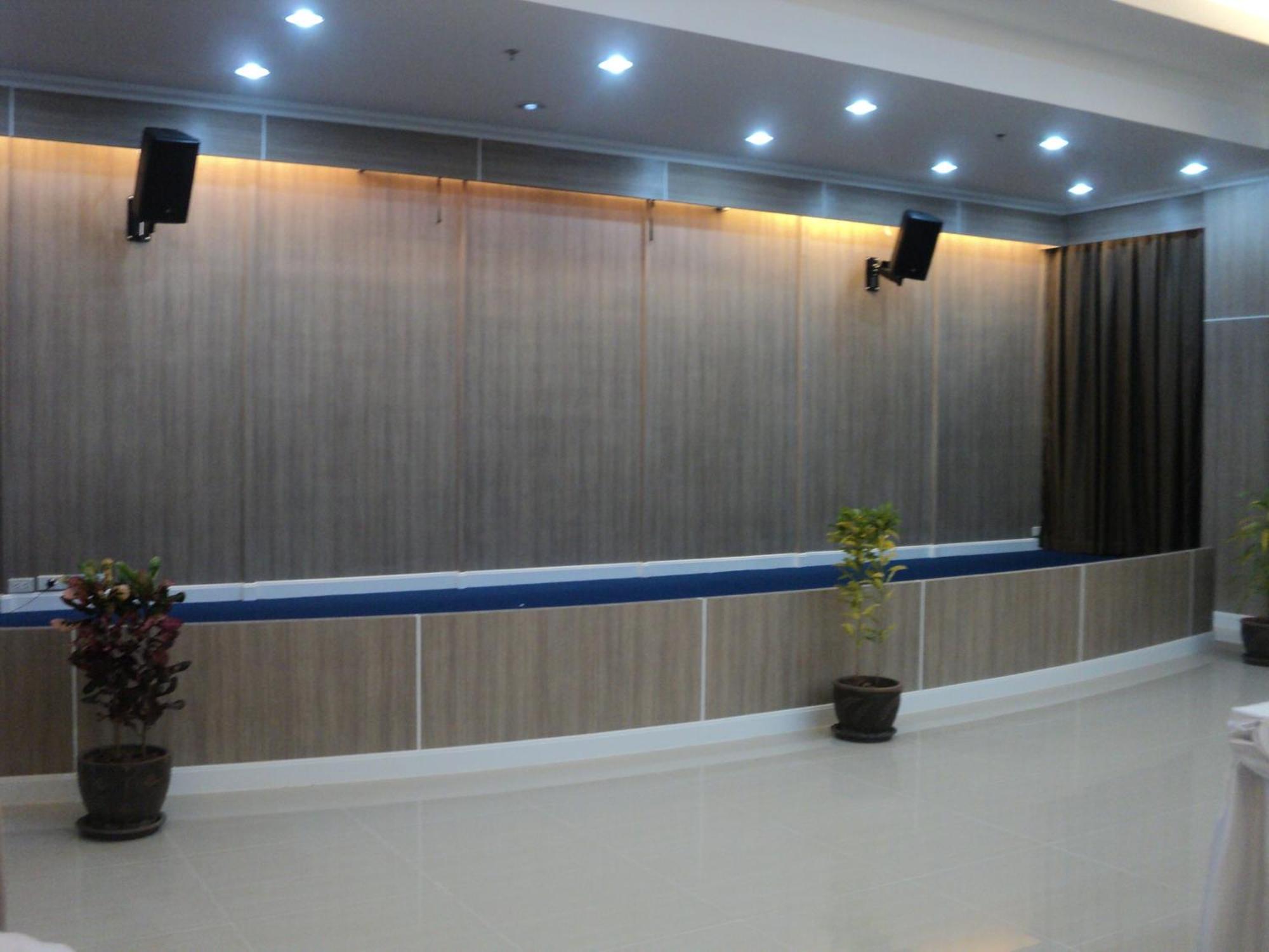 V8 Seaview Jomtien Beach