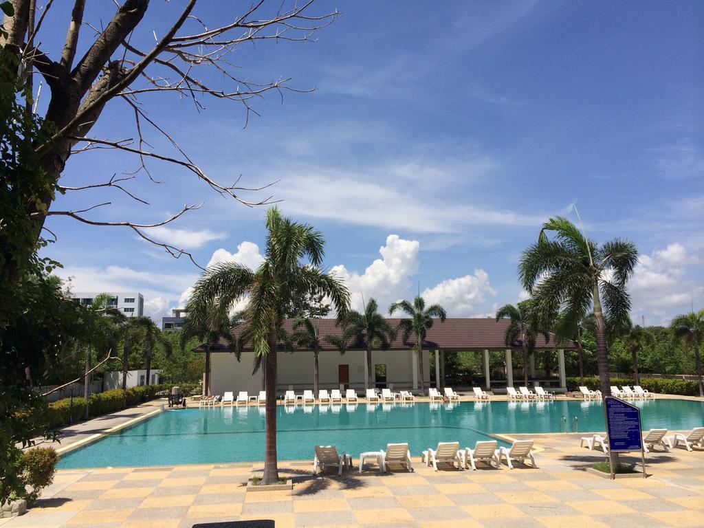V8 Seaview Hotel Jomtien Beach