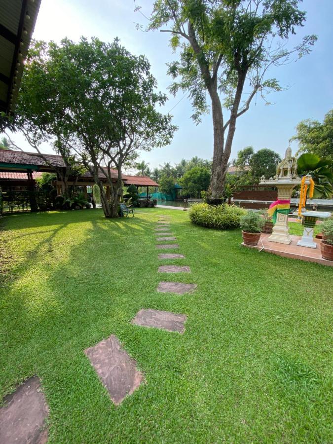 Resort บ้านกรนรา Baan Kornnara Amphawa