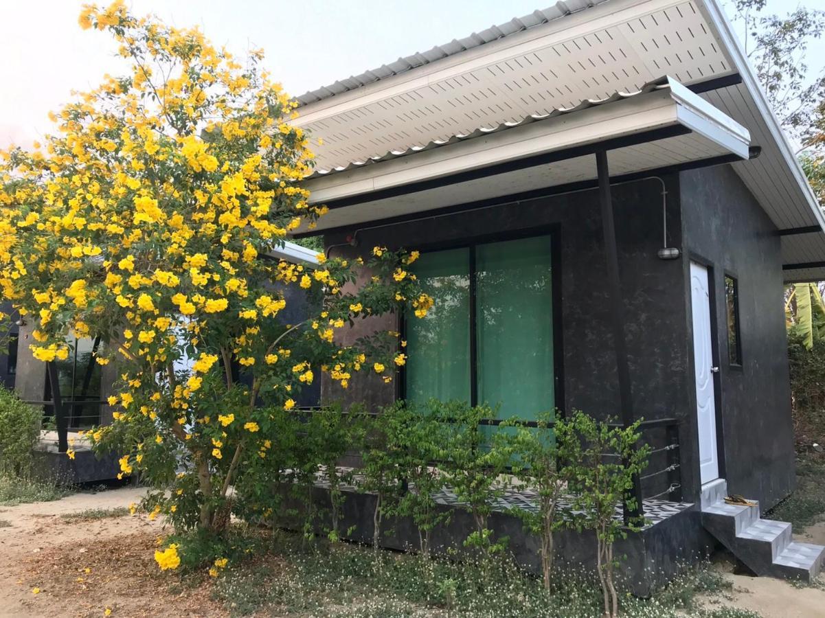 Baan Tonjaeng Resort Chainat