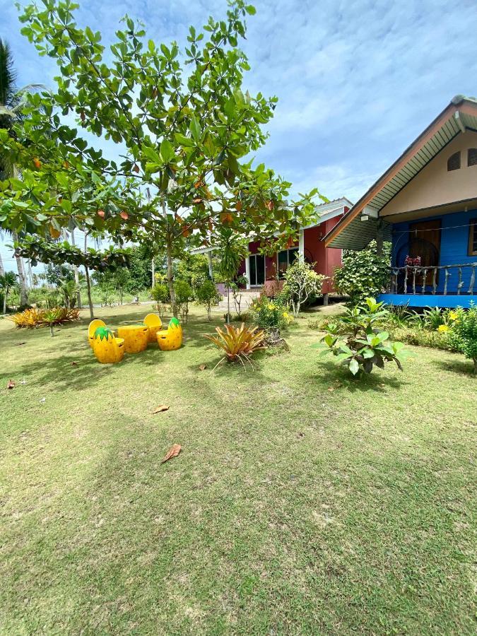 Lee Red House Resort