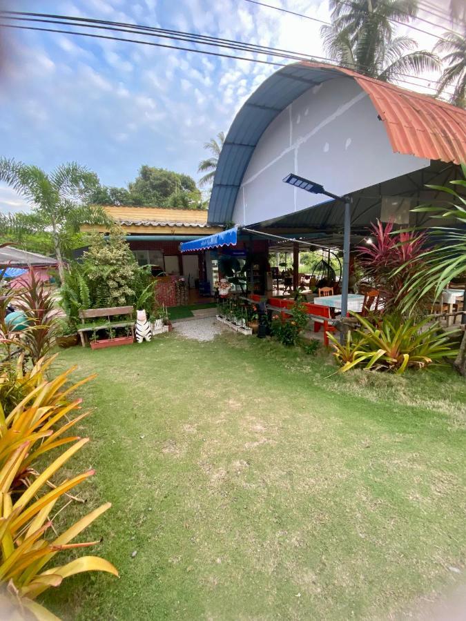 Lee Red House Resort Ban Lak Uan