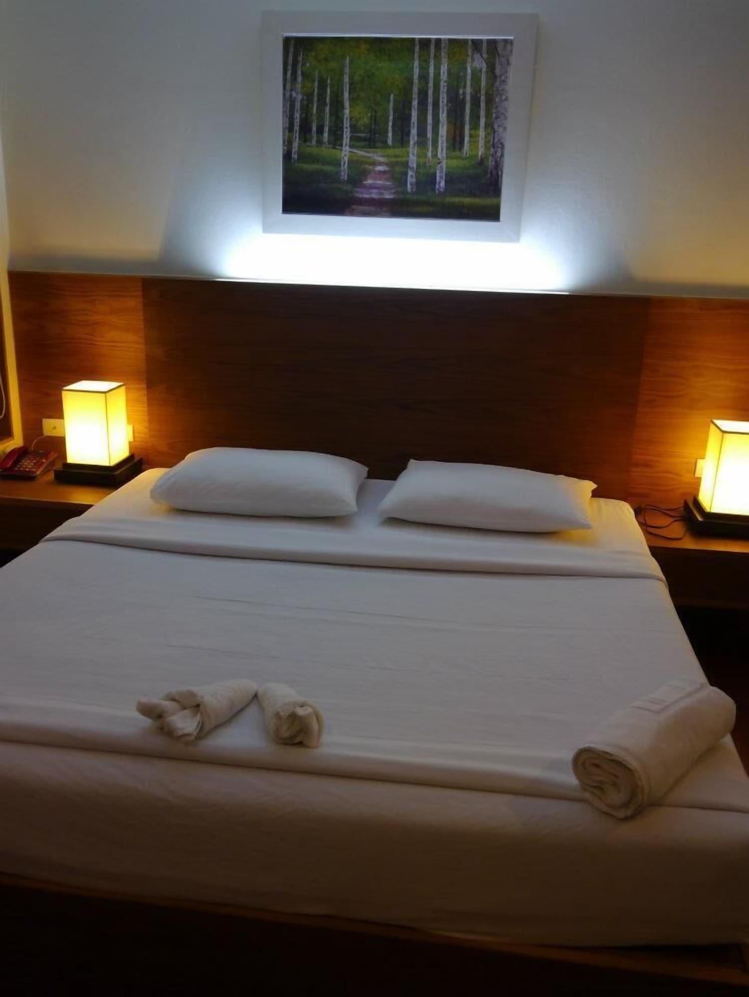 Baan Saikao Plaza & Service Inn
