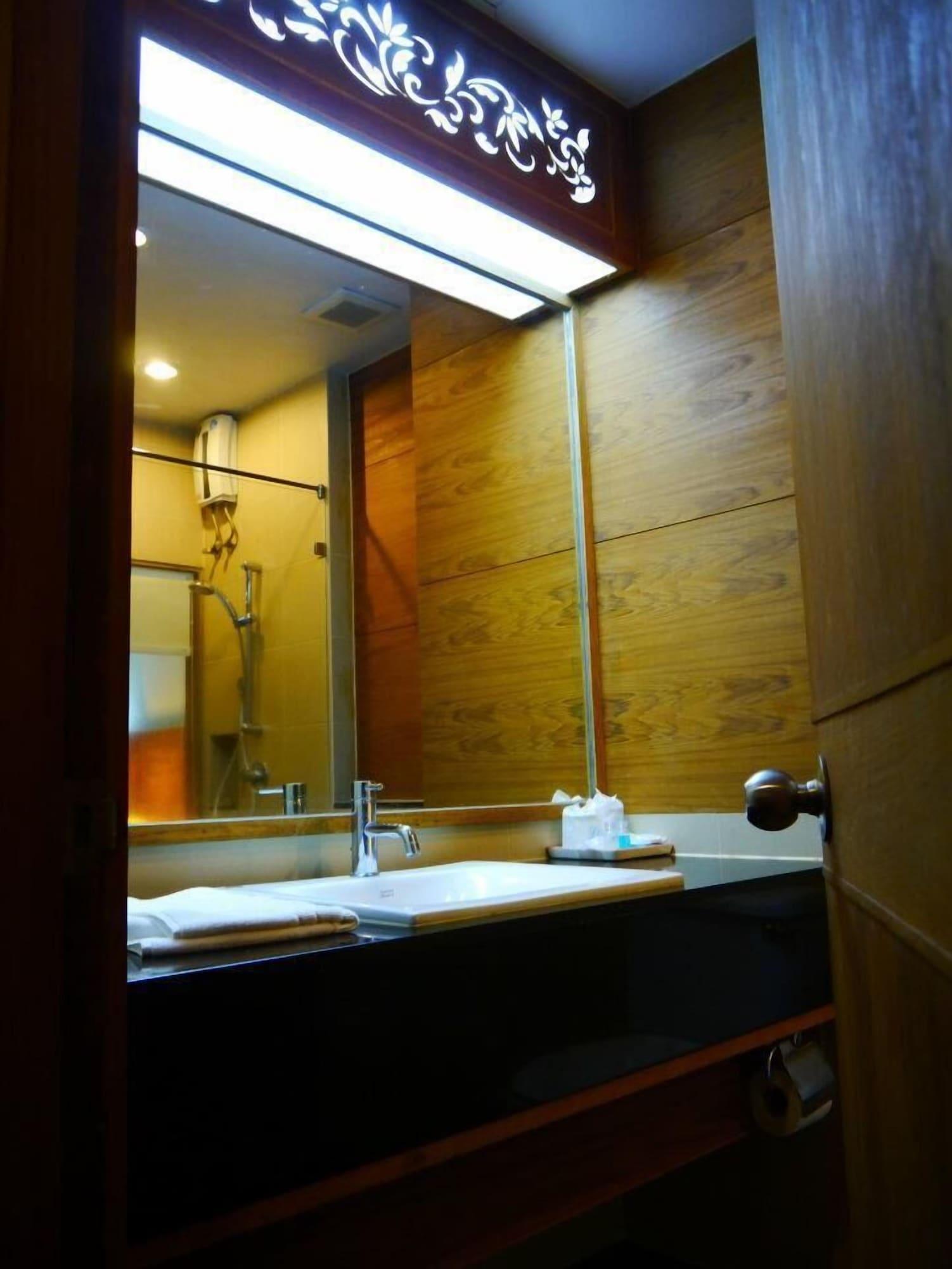 Baan Saikao Plaza & Service