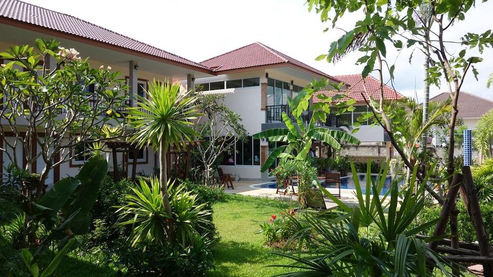 Baan Sooksiri Bangsaray Resort Sattahip