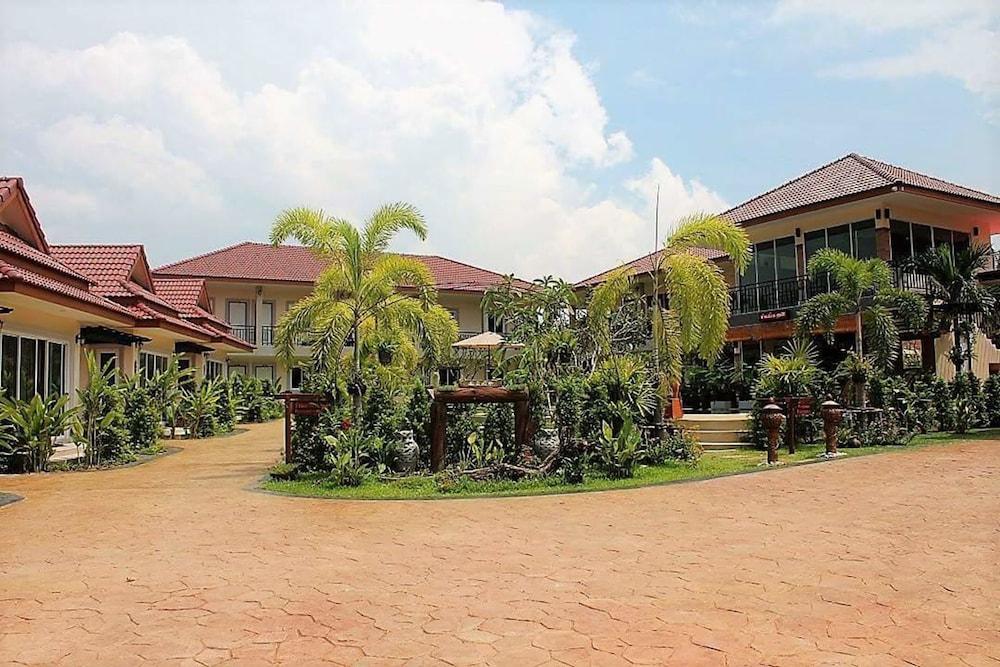 Baan Sooksiri Bangsaray 3*
