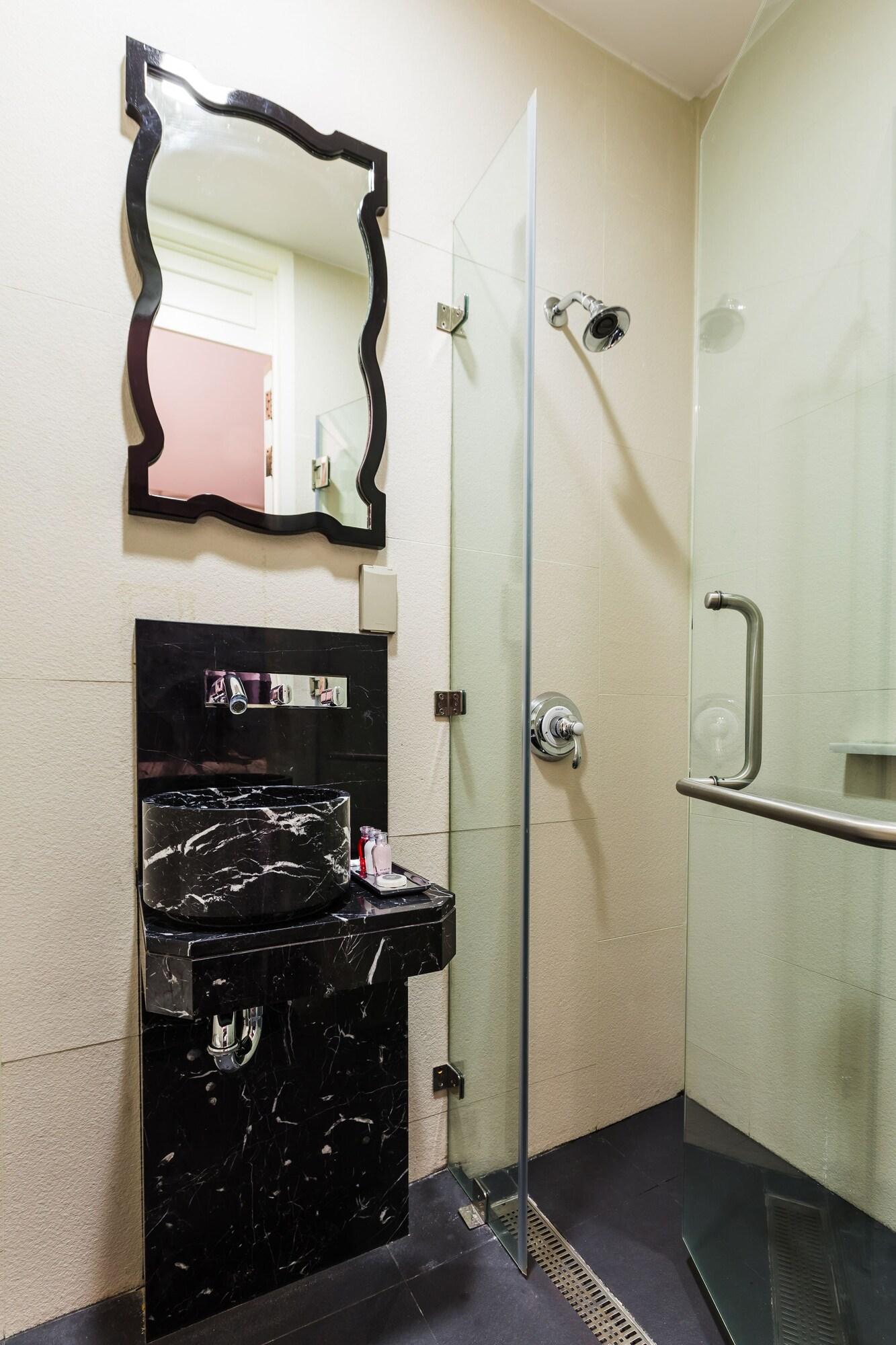 The Fah Silom Hotel