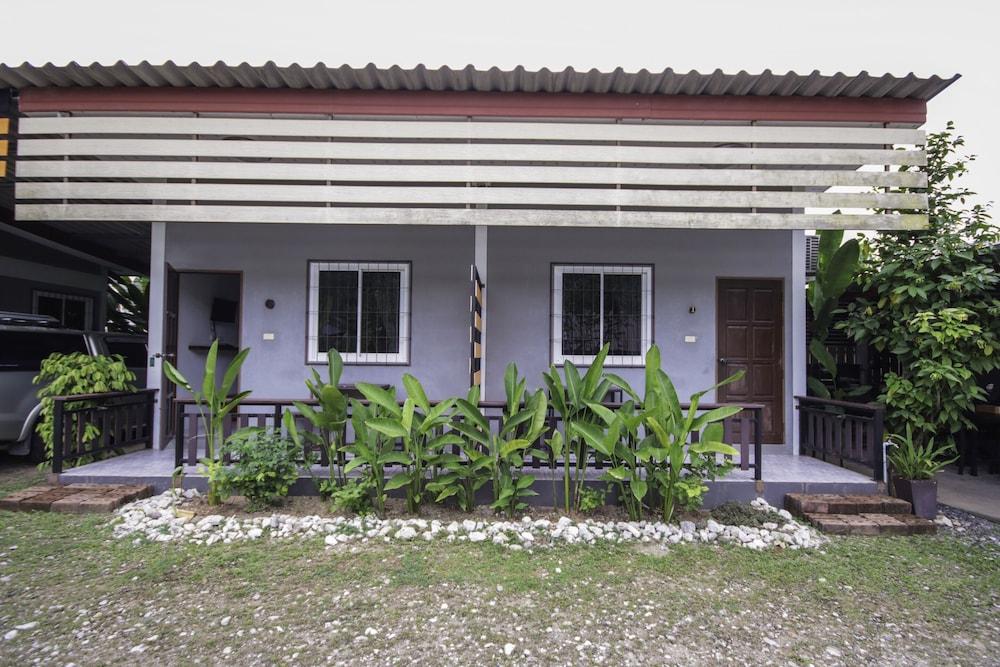 Banana Resort *