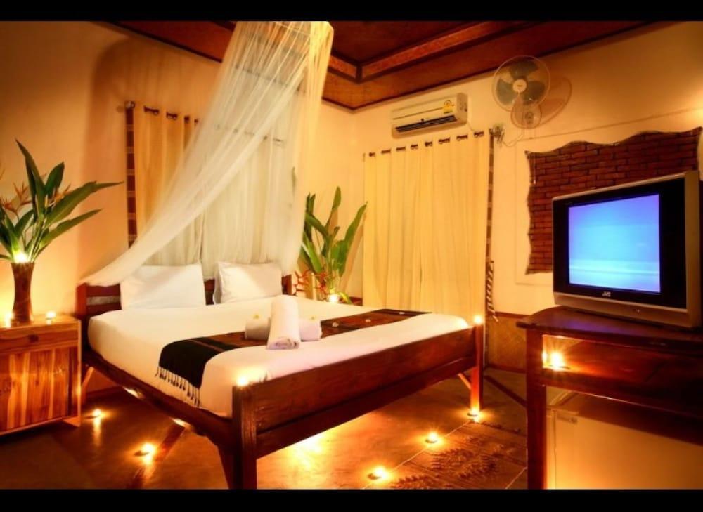 & Baan Chonphao