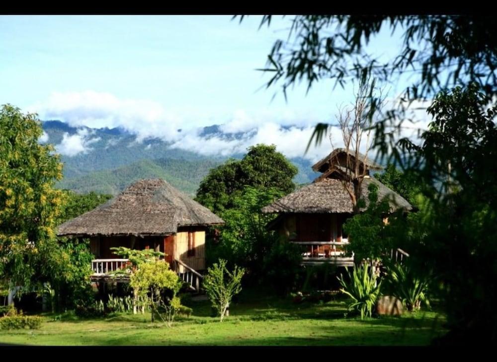 & Baan Chonphao Lodge *