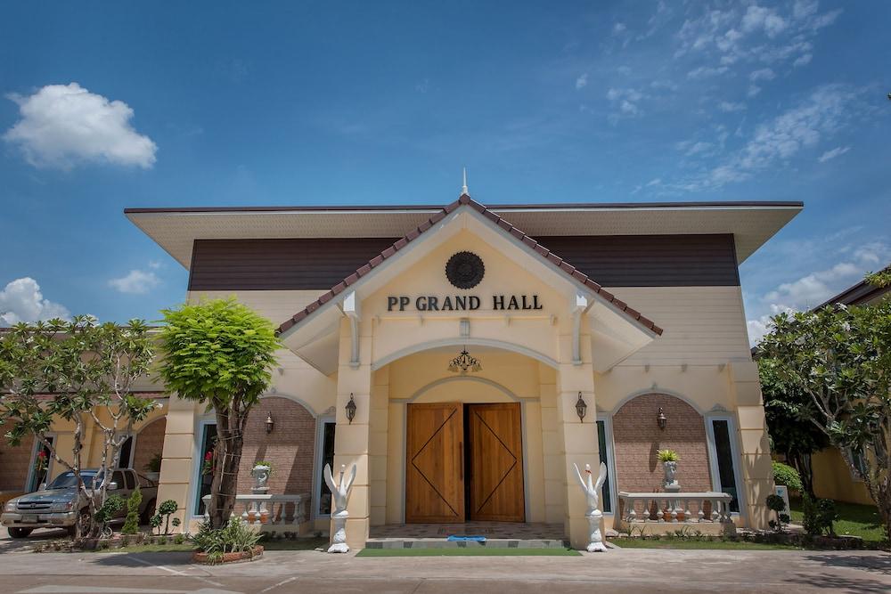 Park & Pool Hotel Nong Khai