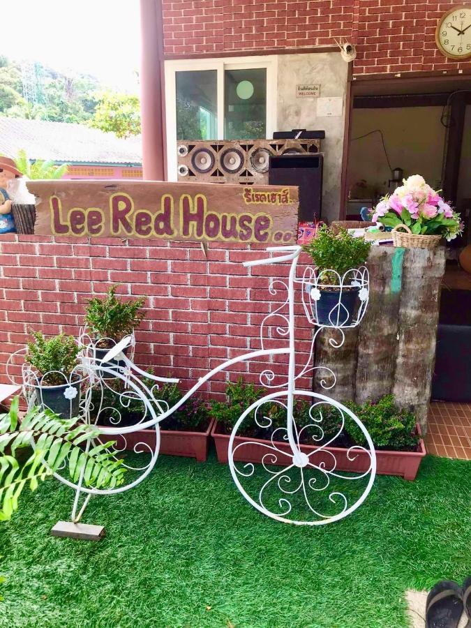 Resort Lee Red House