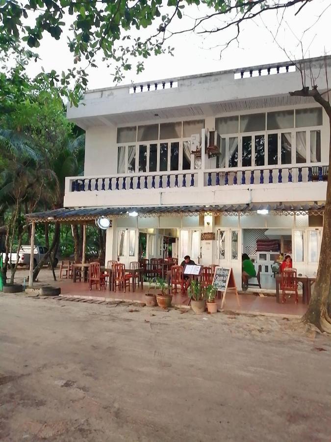 Casa de hóspedes Tony And Restaurant