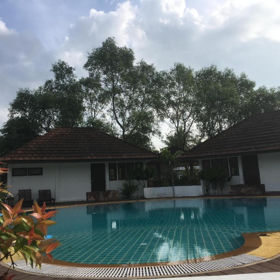 Resort Baan Suan Nuan Ta