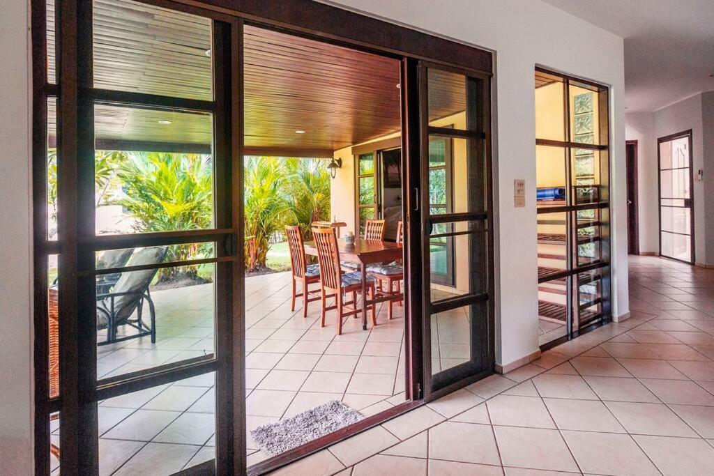 Family-friendly House, A Few Steps From The Pool And Close To The Ocean.