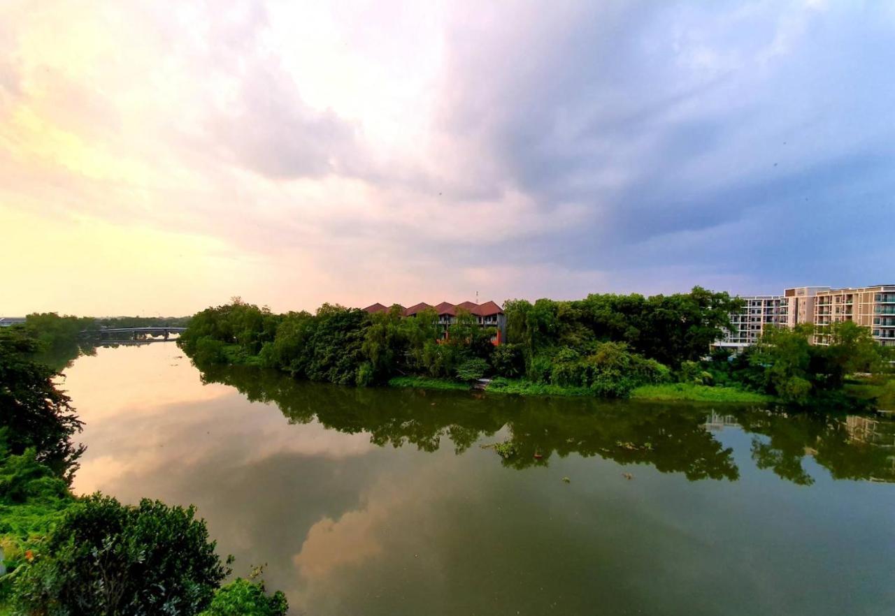 Usabai Riverside Boutique