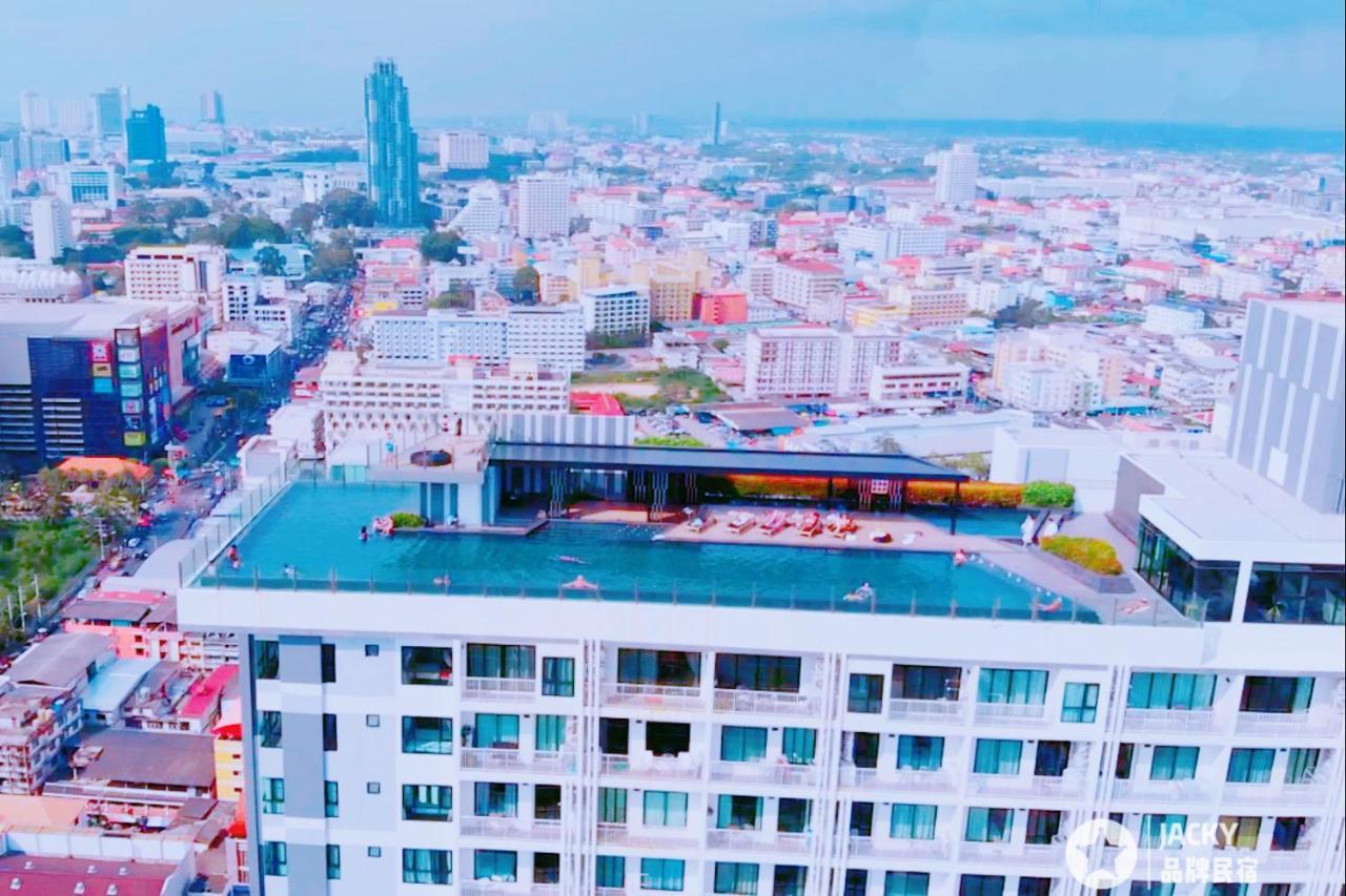 The Base Seaview Apartment *