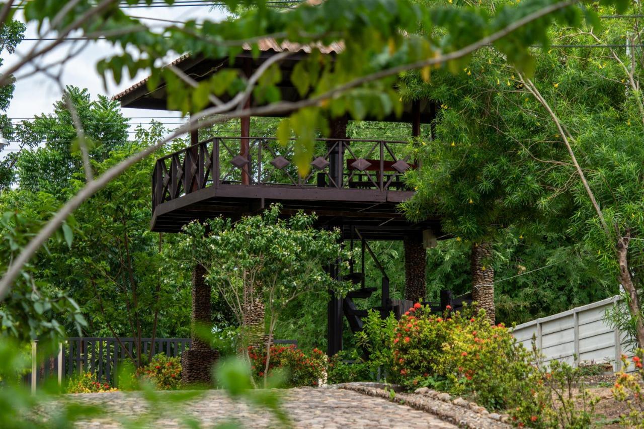 Resort Ratmanee House