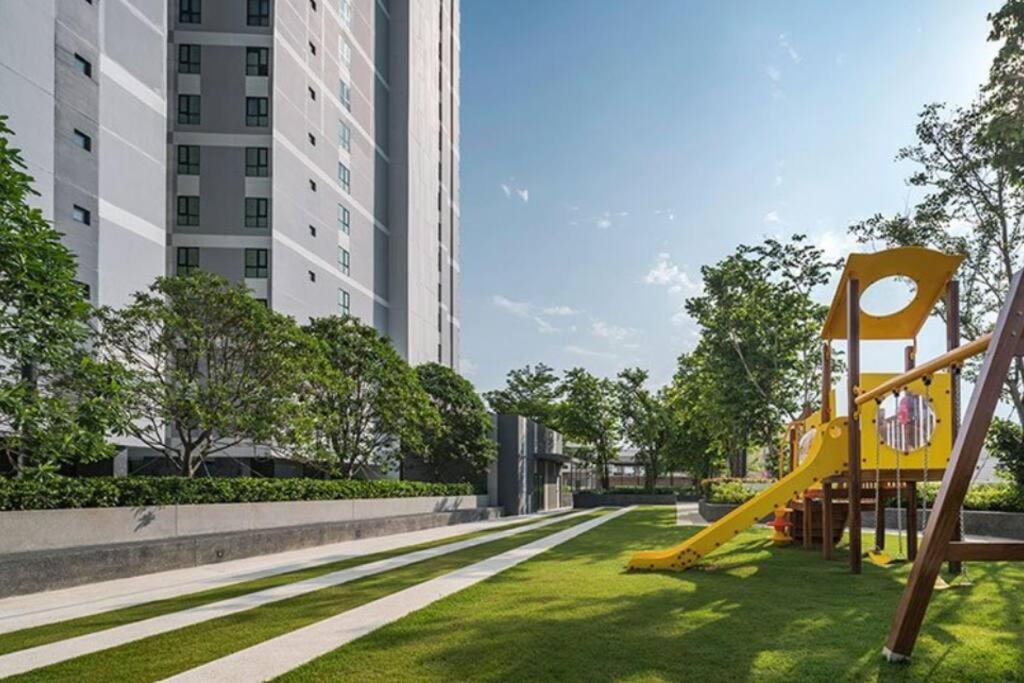 The Base Center Of Rooftop Swimming Pool Apartment *