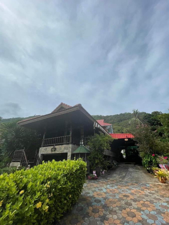 Guest house Tanyaporn House
