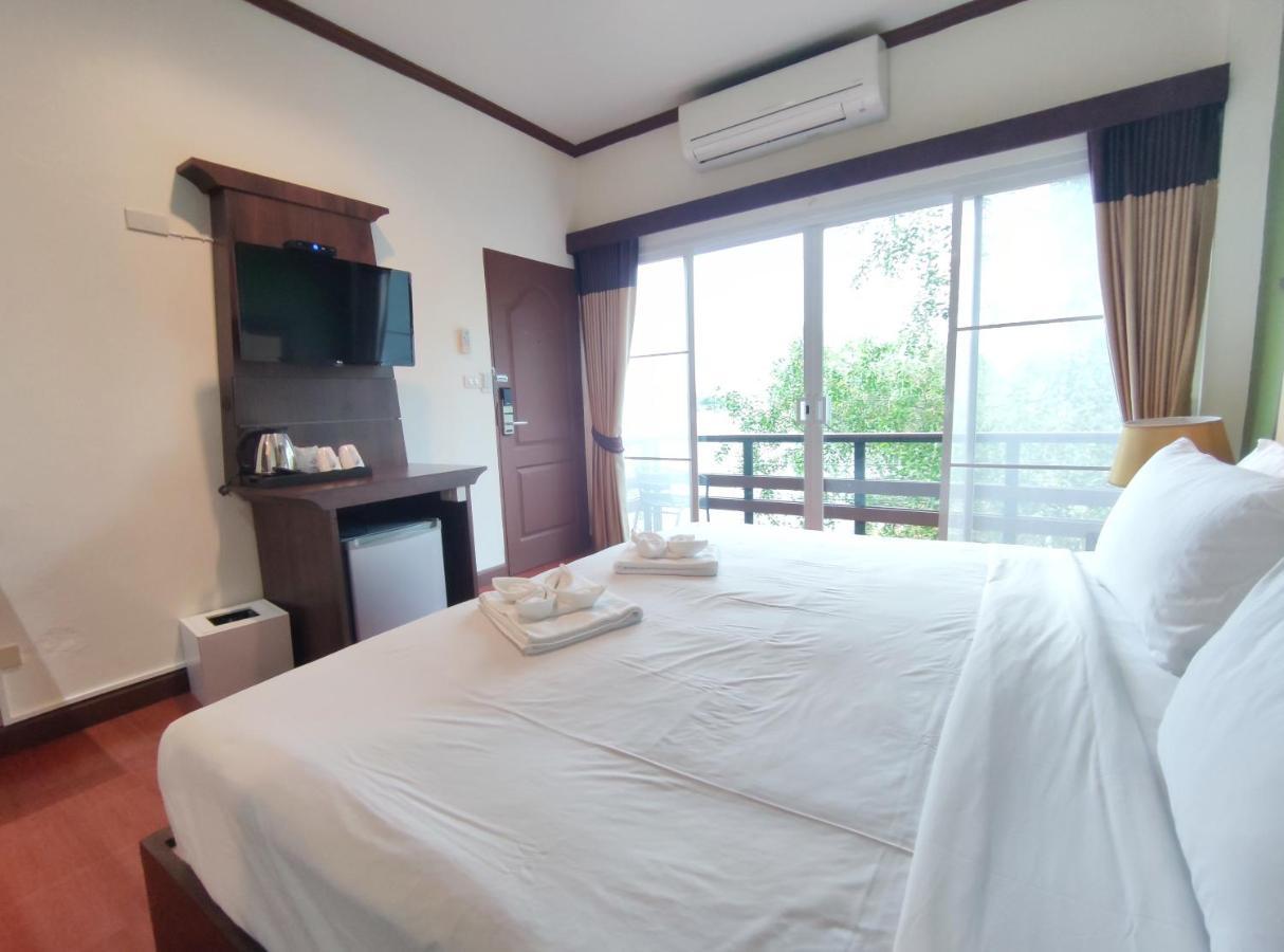 Resort Baantip Suantong Amphawa