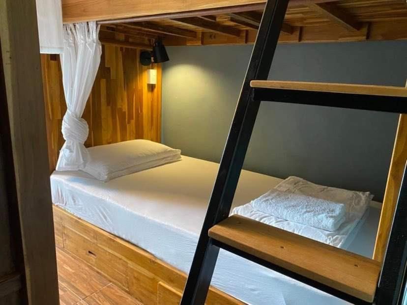 Bloom Cafe & Hostel Koh Lipe