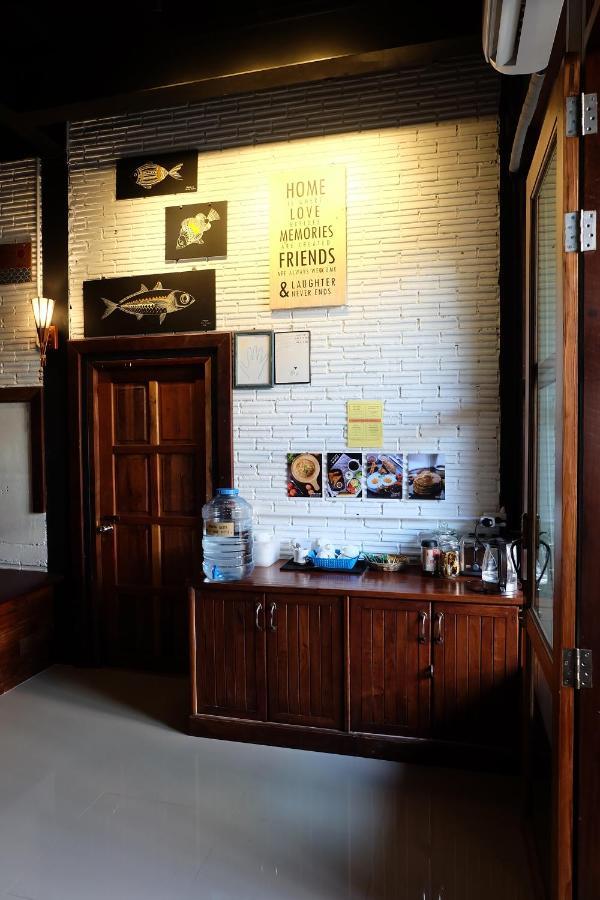 Bloom Cafe & *