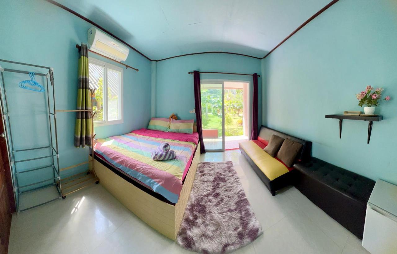 Lee Red House Resort