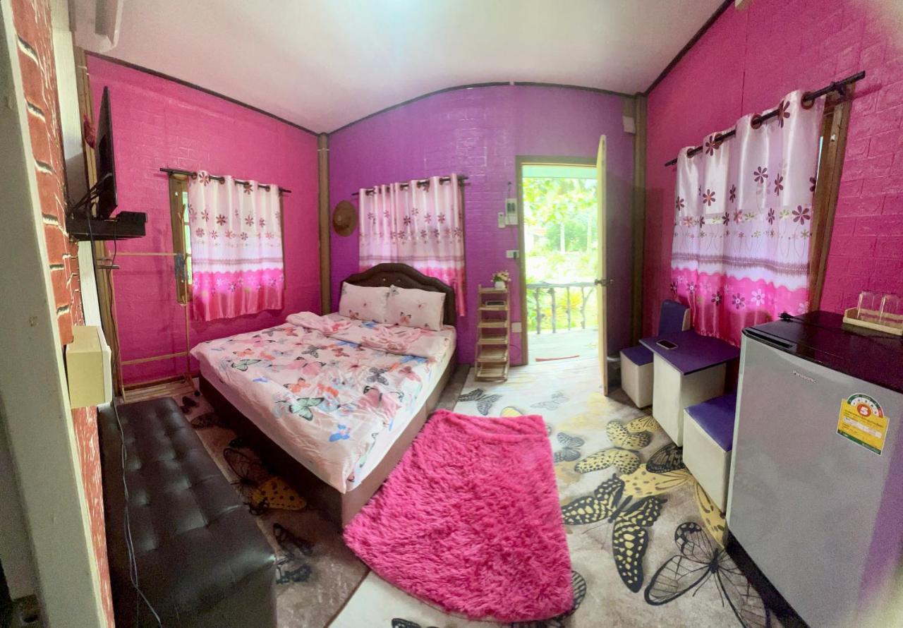 Lee Red House Ban Lak Uan