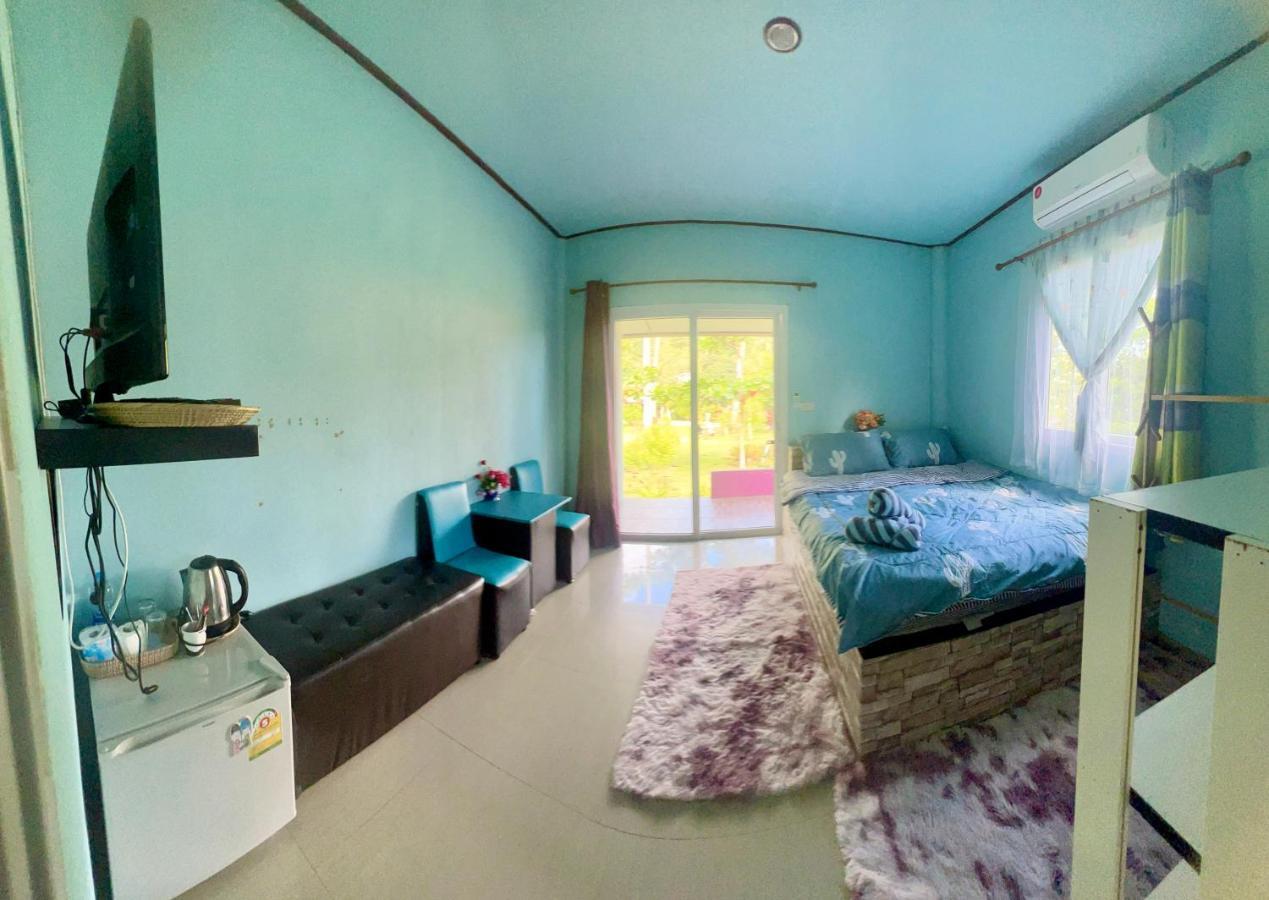 Lee Red House Ban Lak Uan