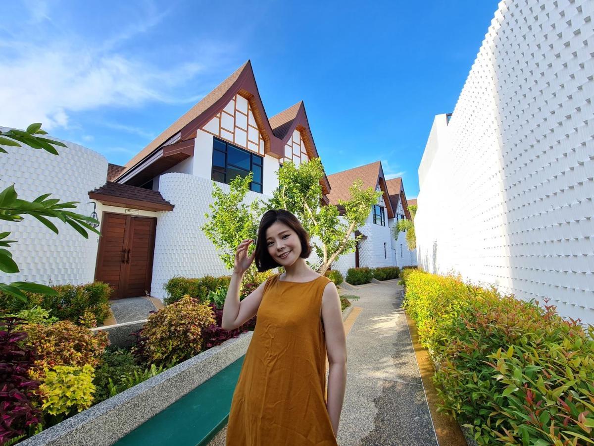 Poonsiri Varich Pool Aonang *