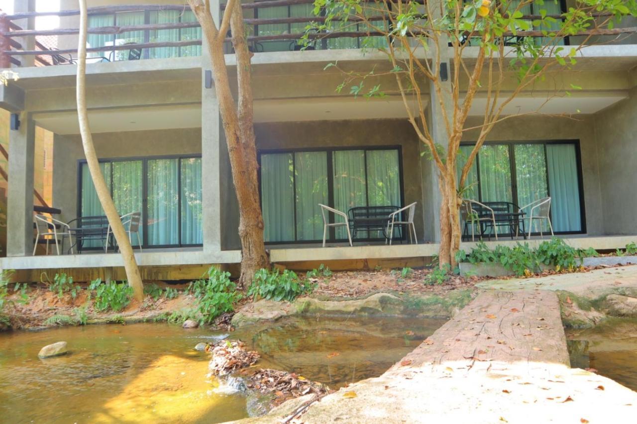 Blues River Resort Chao Lao Beach