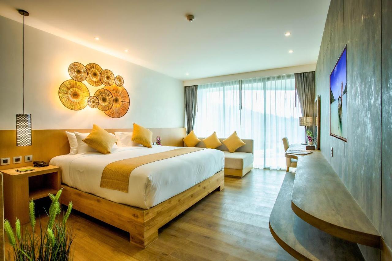 Crest & Pool - Sha Extra Resort Patong
