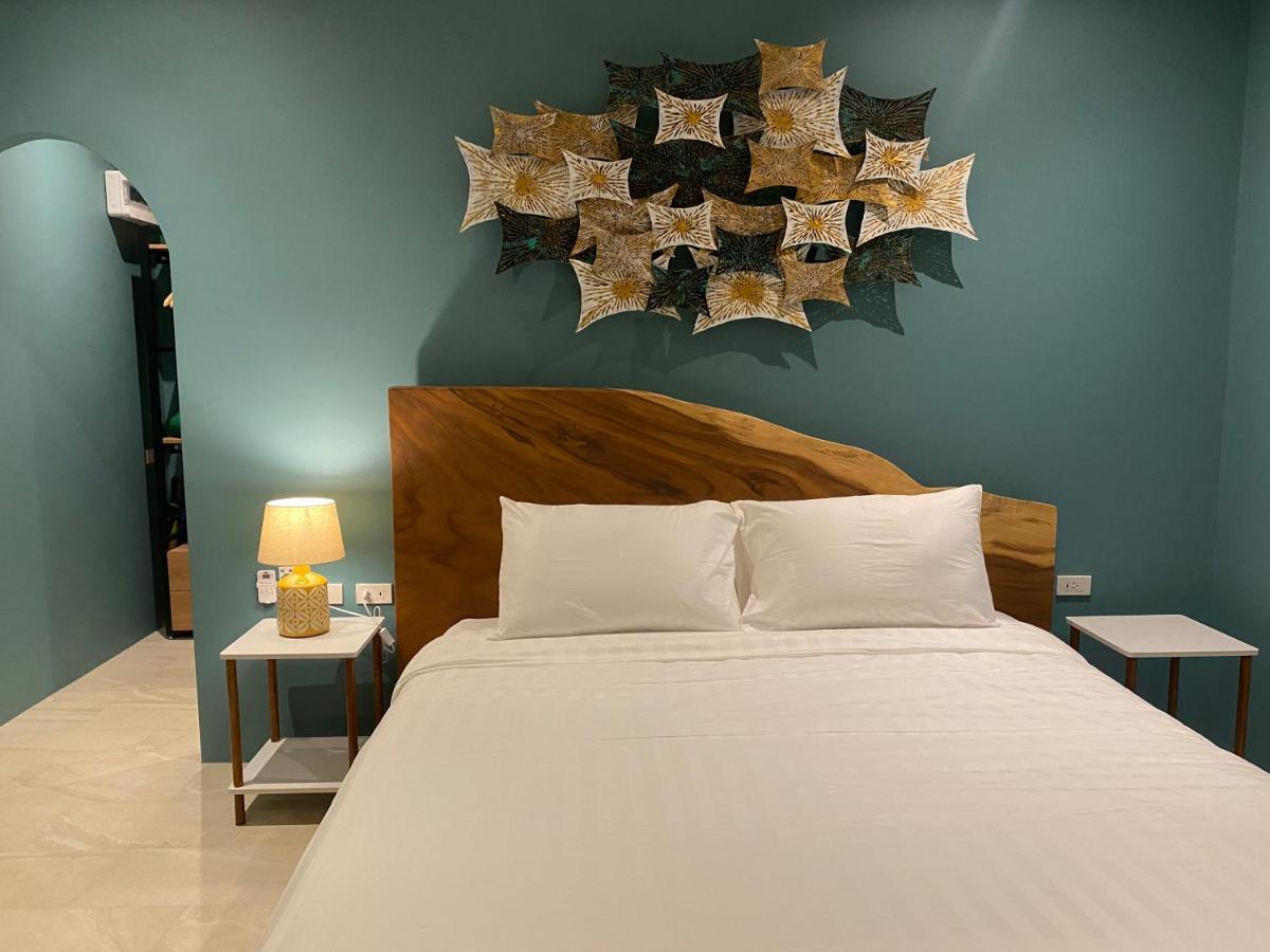 Le Petit Saint Tropez 4* Khanom