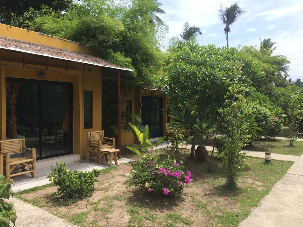 The Blue Parrot Resort 2*