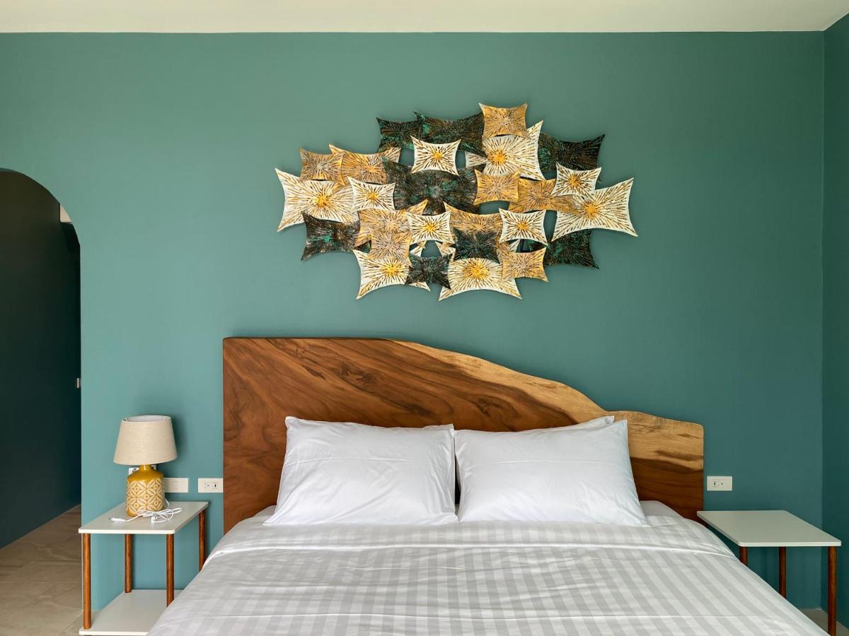 Le Petit Saint Tropez Khanom