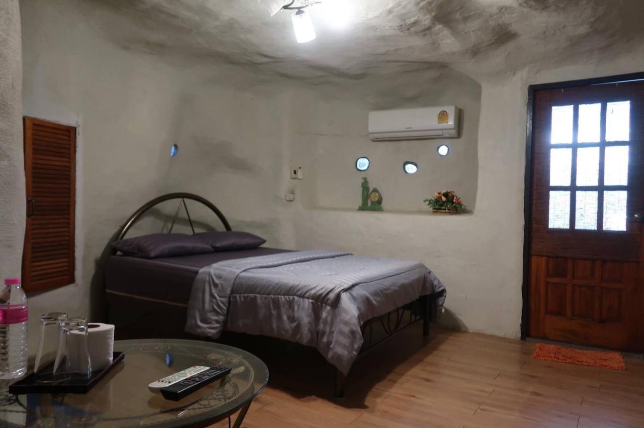 Sleepy Lagoon Resort