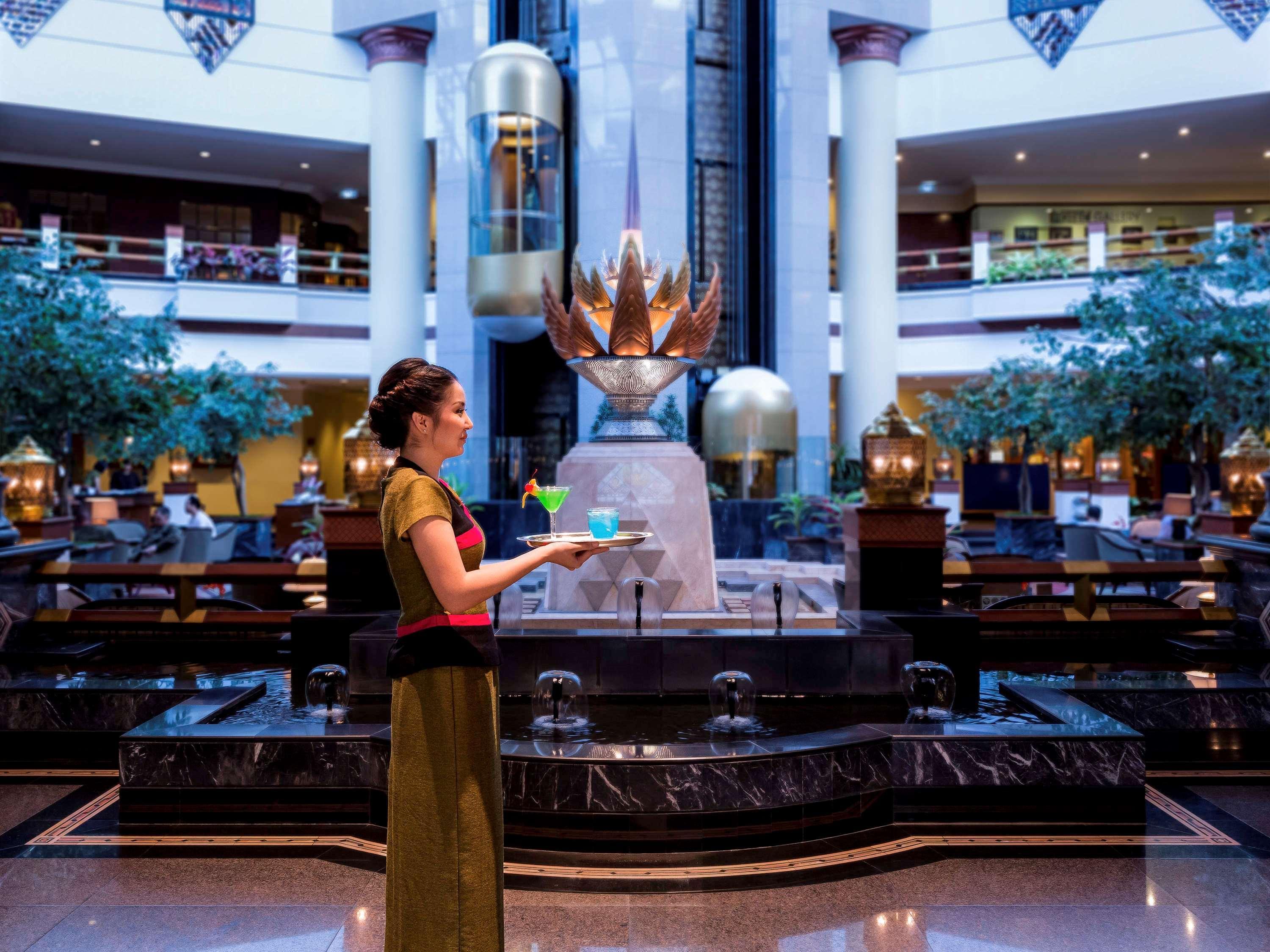 Pullman Raja Orchid 5*
