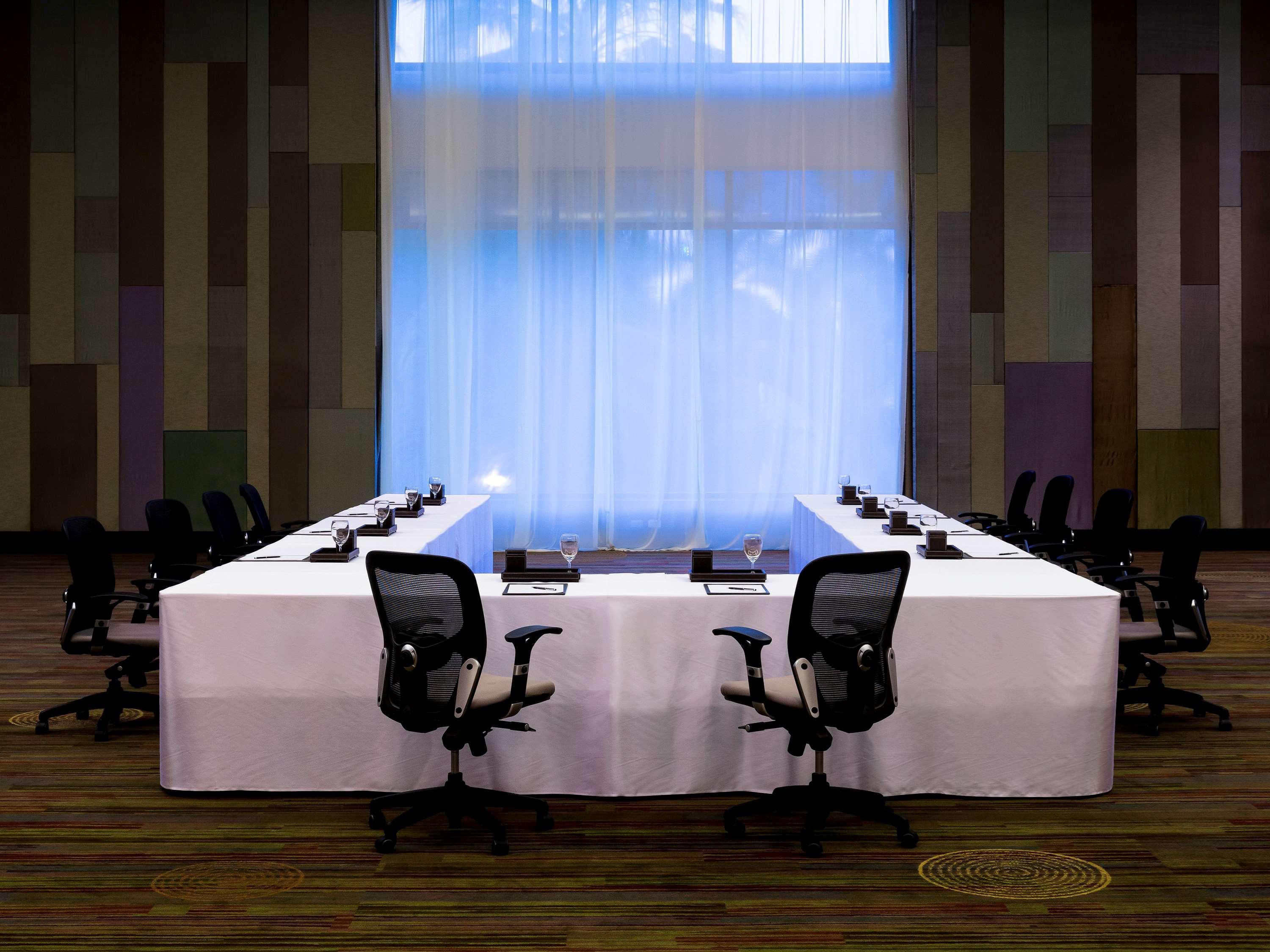 Pullman Raja Orchid Hotel