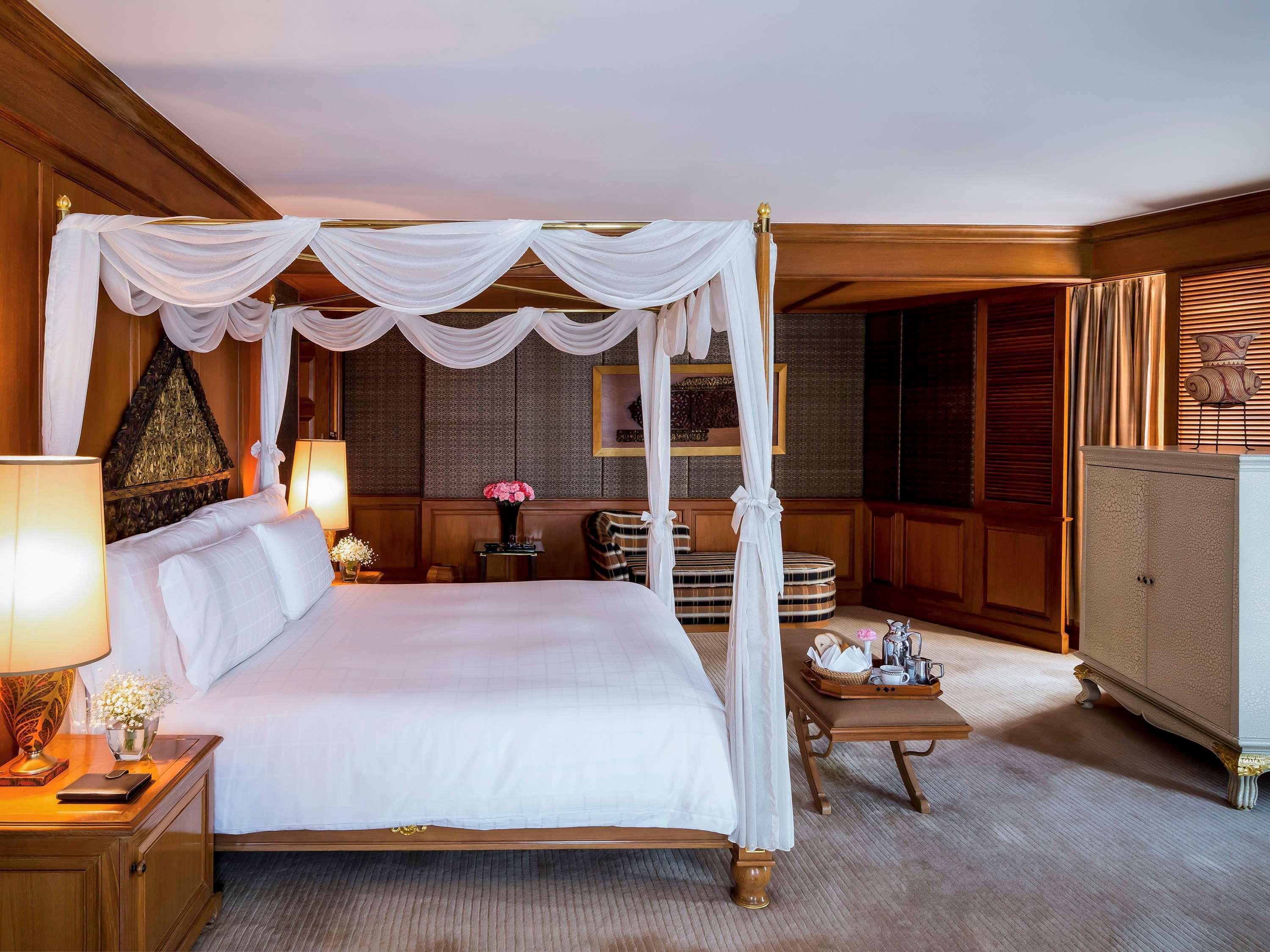 Pullman Raja Orchid 5*