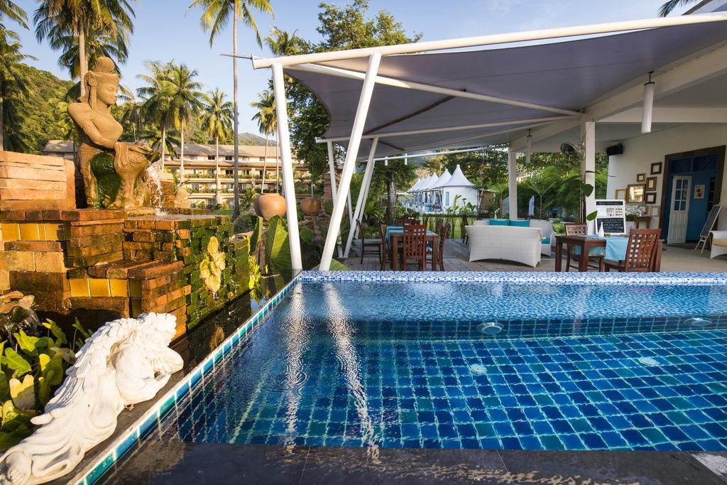 The White Knot Resort