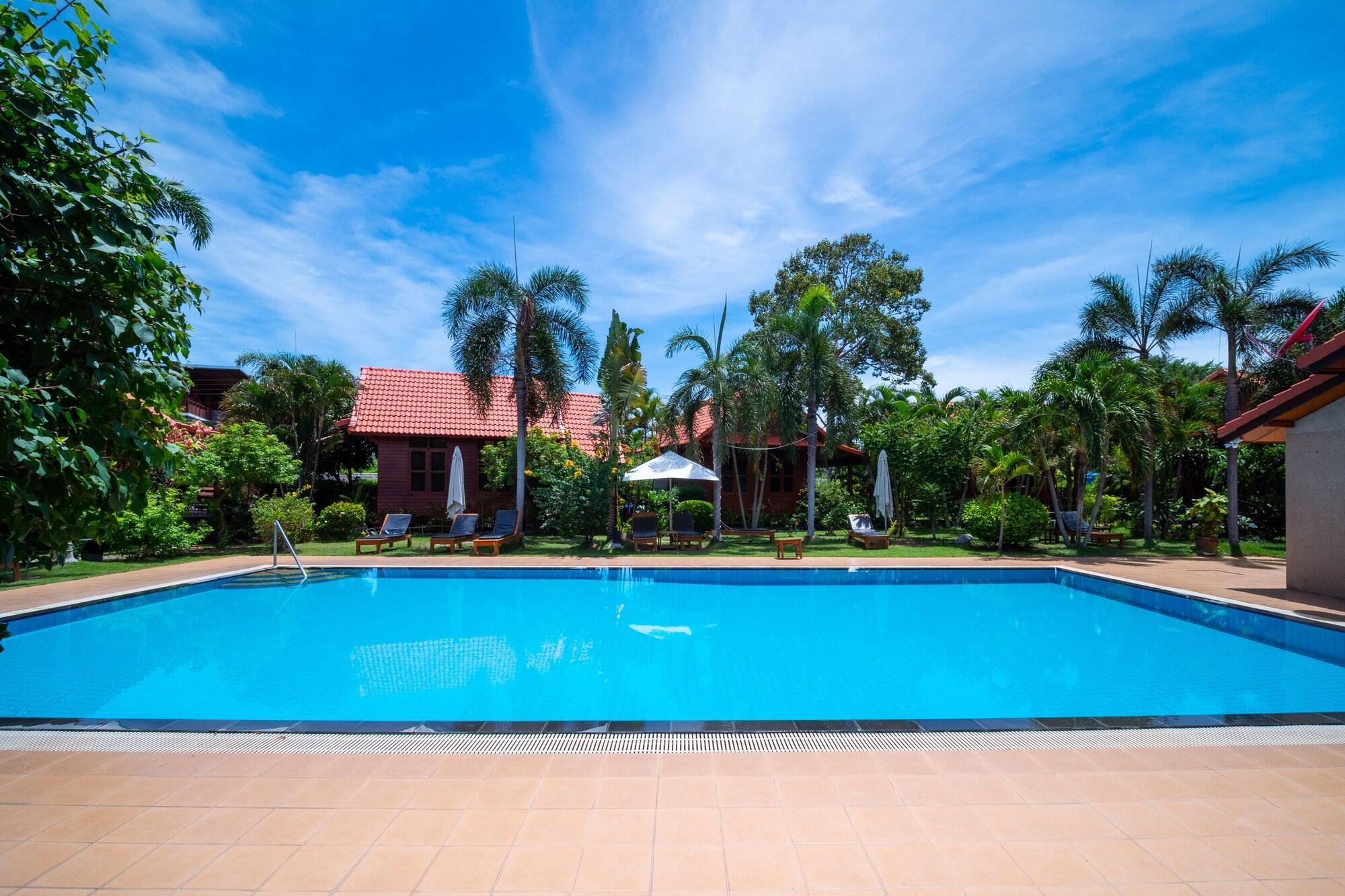 Hotel Oyo 786 Bangsaray Village