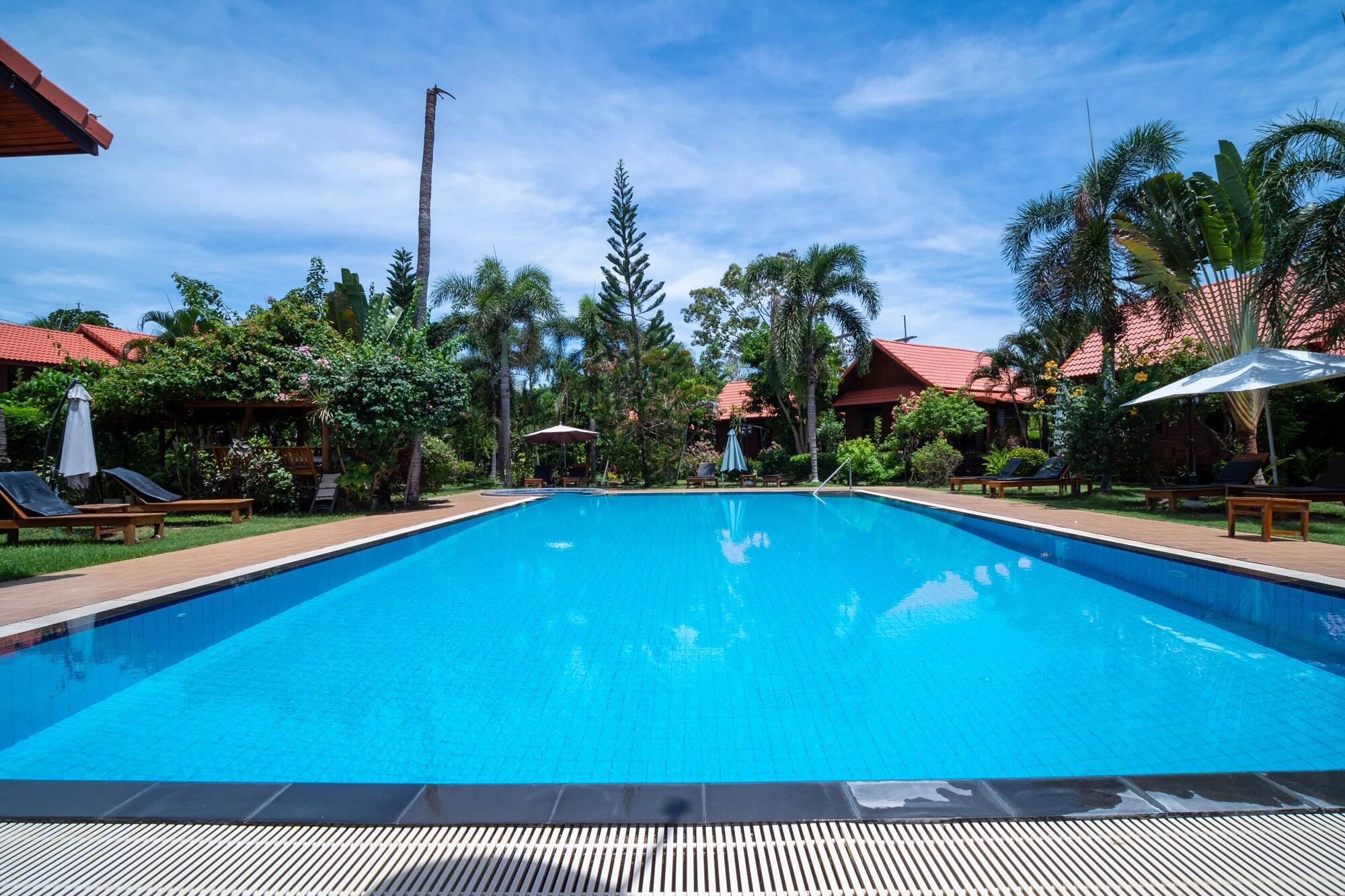 Oyo 786 Bangsaray Village 3* Sattahip