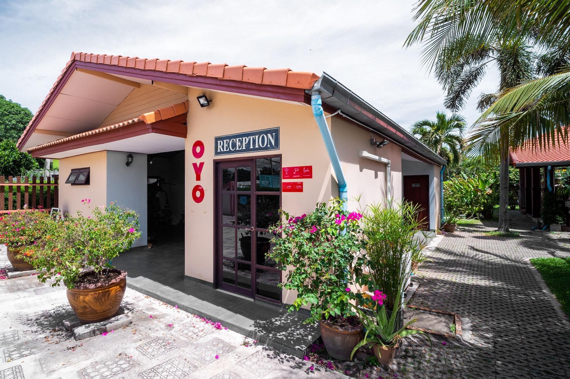 Oyo 786 Bangsaray Village Hotel Sattahip
