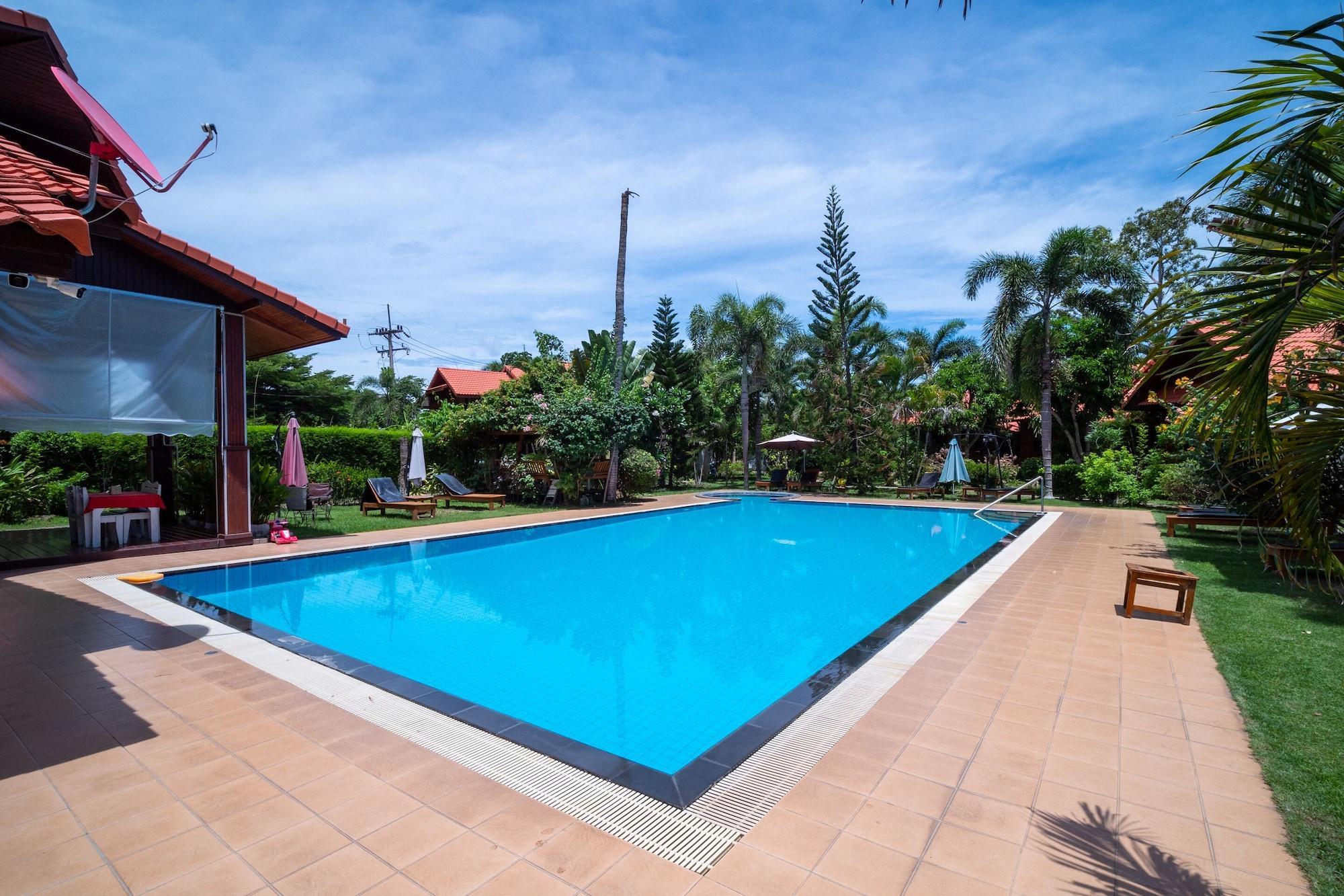 Hotel Oyo 786 Bangsaray Village
