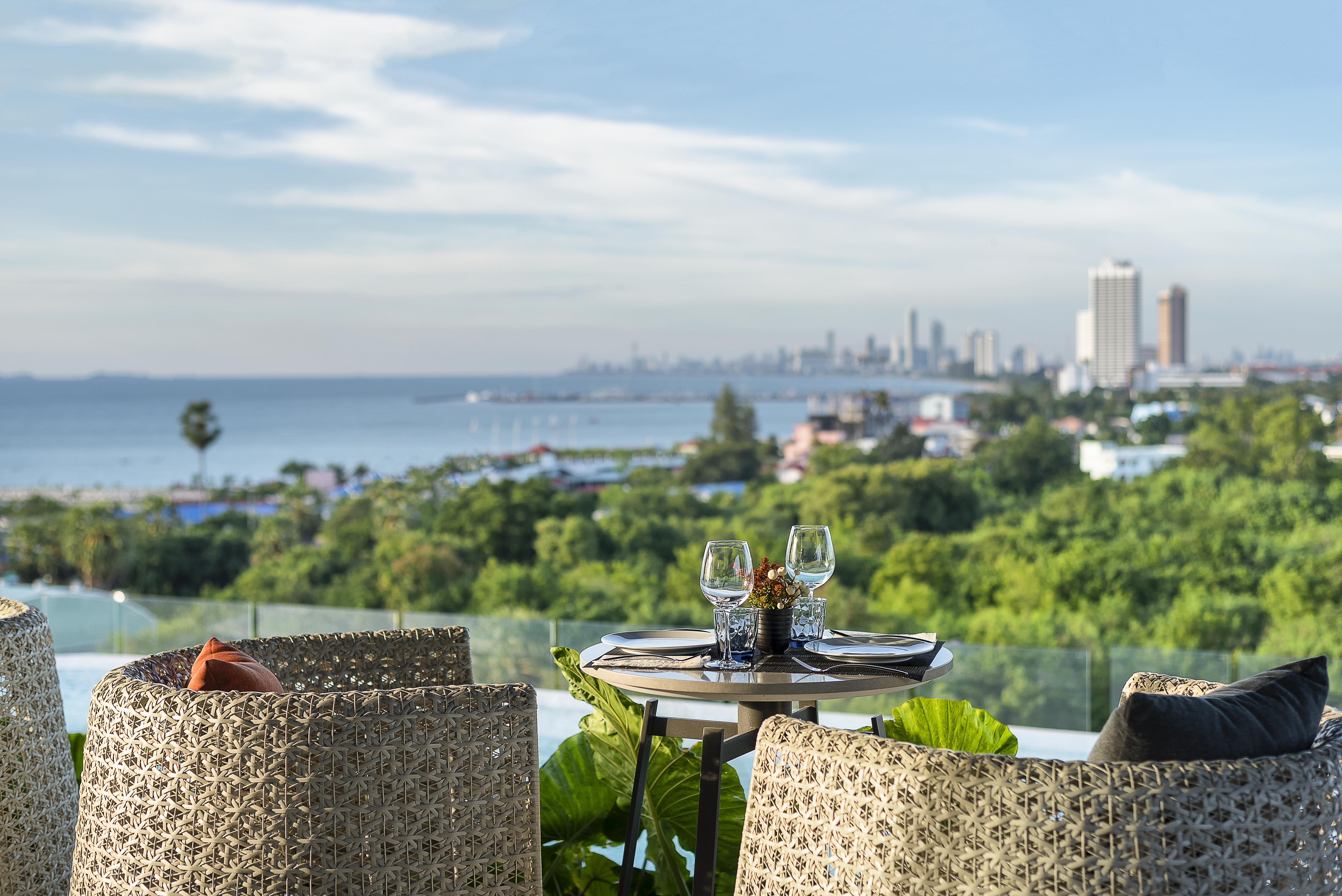 Cross Vibe Pattaya Seaphere - Formerly X2 Vibe Pattaya Seaphere 4* Na Chom Thian