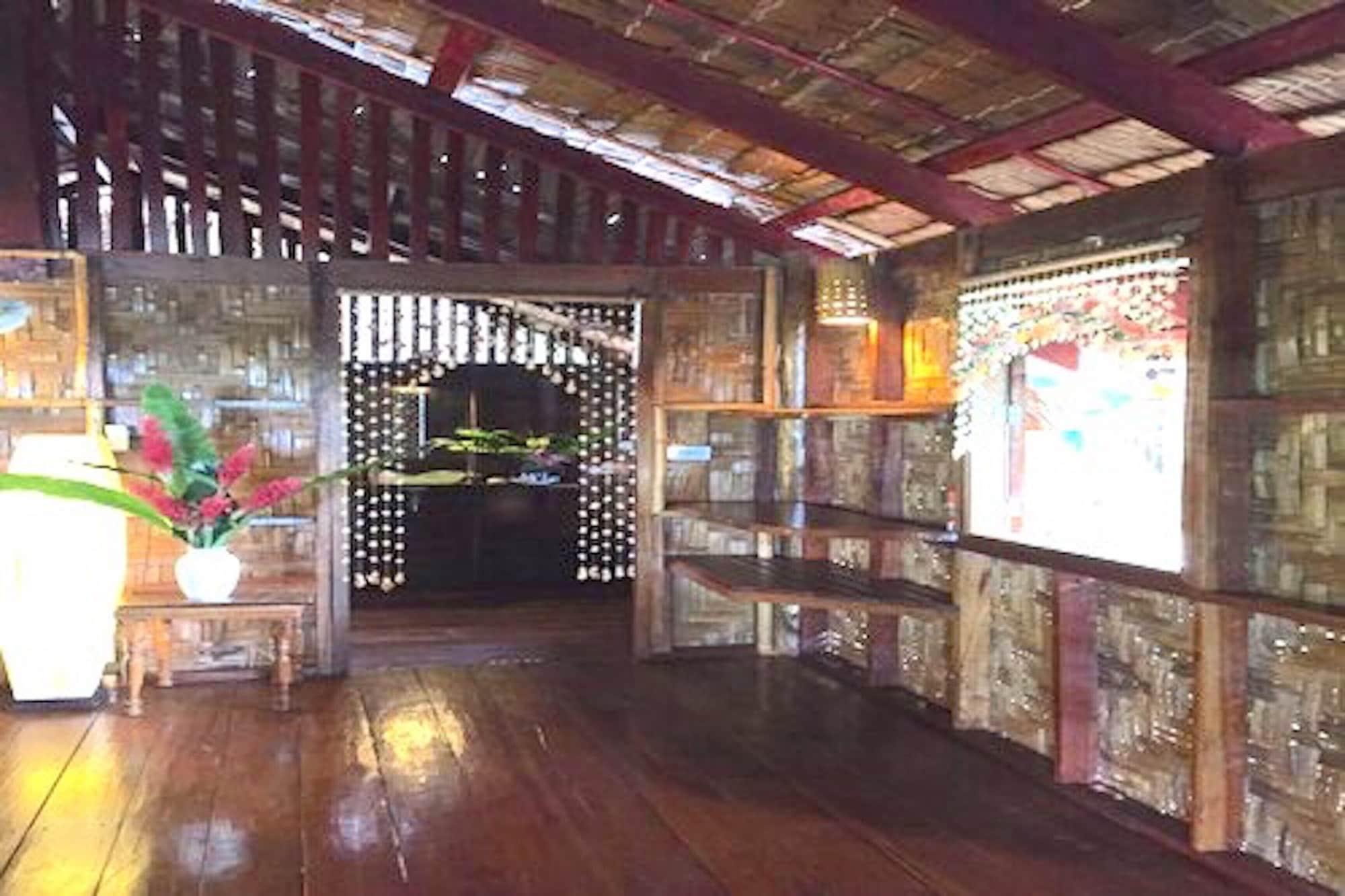 Banyan Bay Villas Homestay Koh Jum
