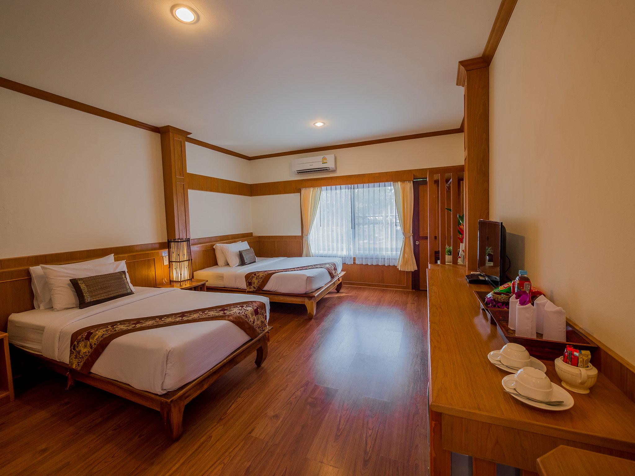 Chiangkhan River Mountain Resort 4*